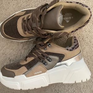 Victoria platform sneakers